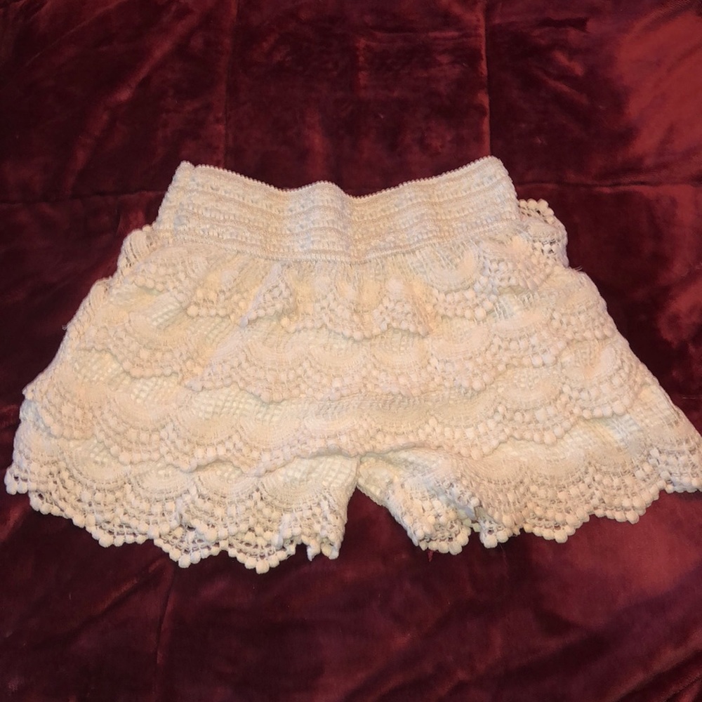 Solution ruffle shorts